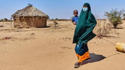 Woman with child in drought-hit Horn of Africa