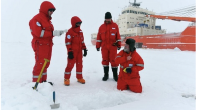 The members of the Roshydromet Transarctic expedition are taking snow samples for isotope analysis